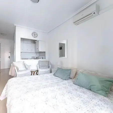 Cosy Flat 50 Meters From The Sea アパート トレビエハ